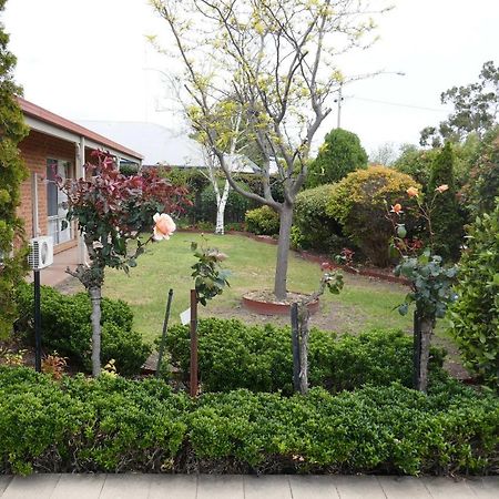 Colonial Motor Inn Bairnsdale Golden Chain Property ภายนอก รูปภาพ