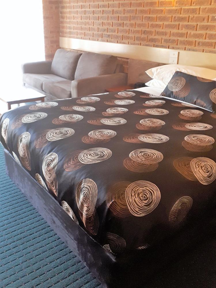 Colonial Motor Inn Bairnsdale Golden Chain Property ภายนอก รูปภาพ