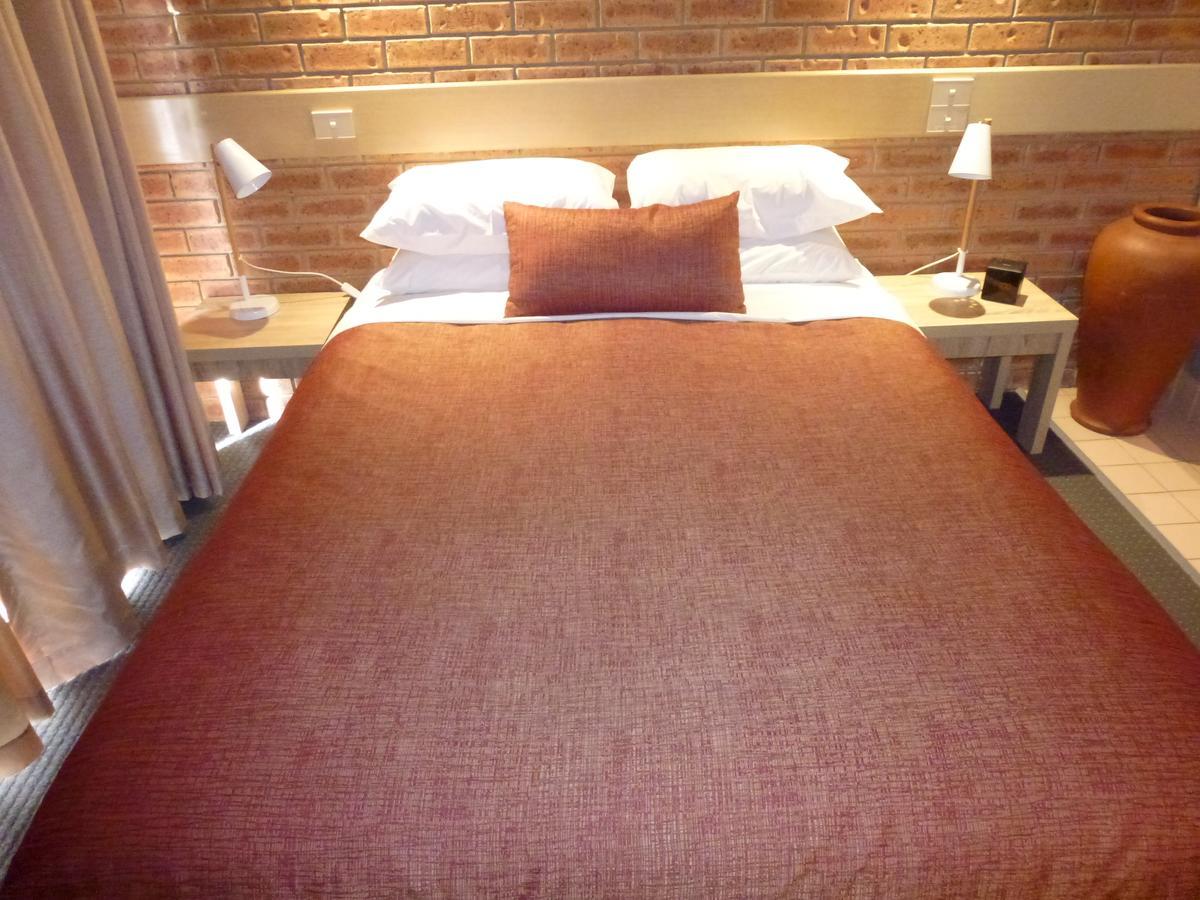 Colonial Motor Inn Bairnsdale Golden Chain Property ภายนอก รูปภาพ