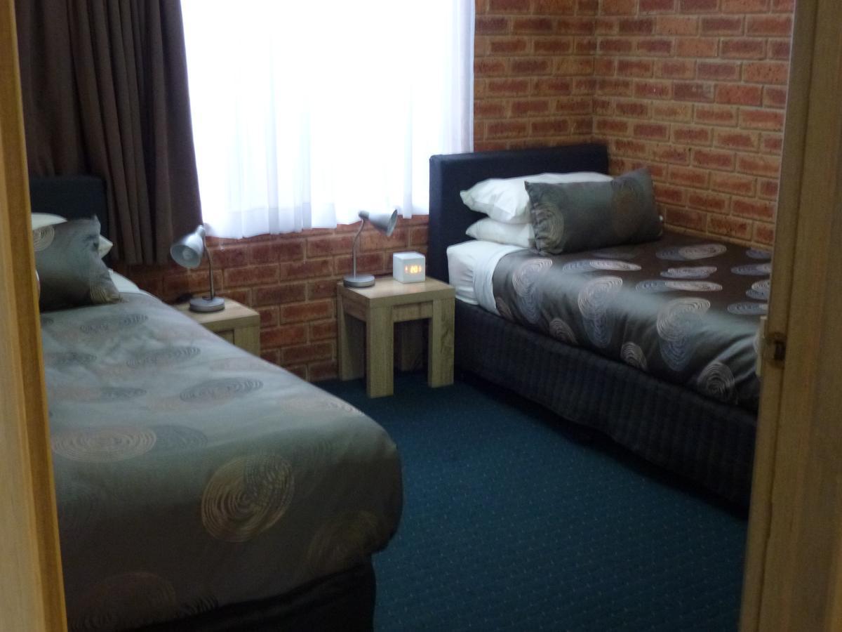 Colonial Motor Inn Bairnsdale Golden Chain Property ภายนอก รูปภาพ