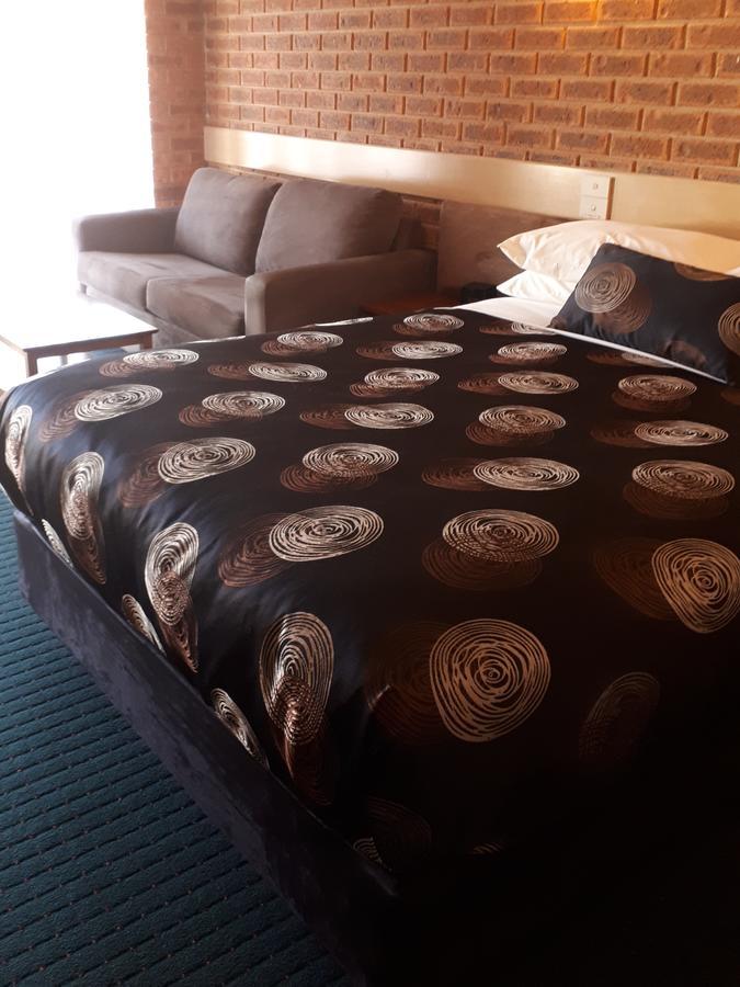 Colonial Motor Inn Bairnsdale Golden Chain Property ภายนอก รูปภาพ