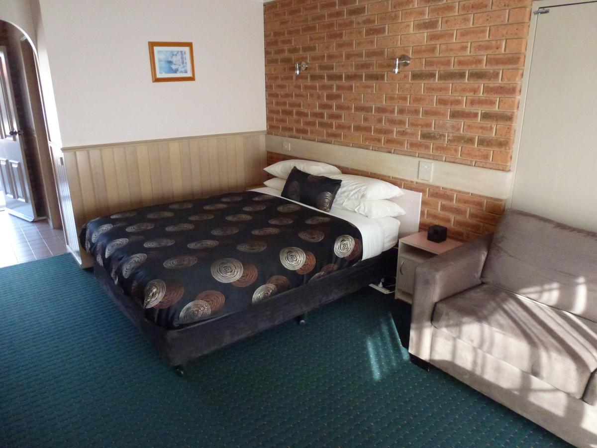 Colonial Motor Inn Bairnsdale Golden Chain Property ภายนอก รูปภาพ