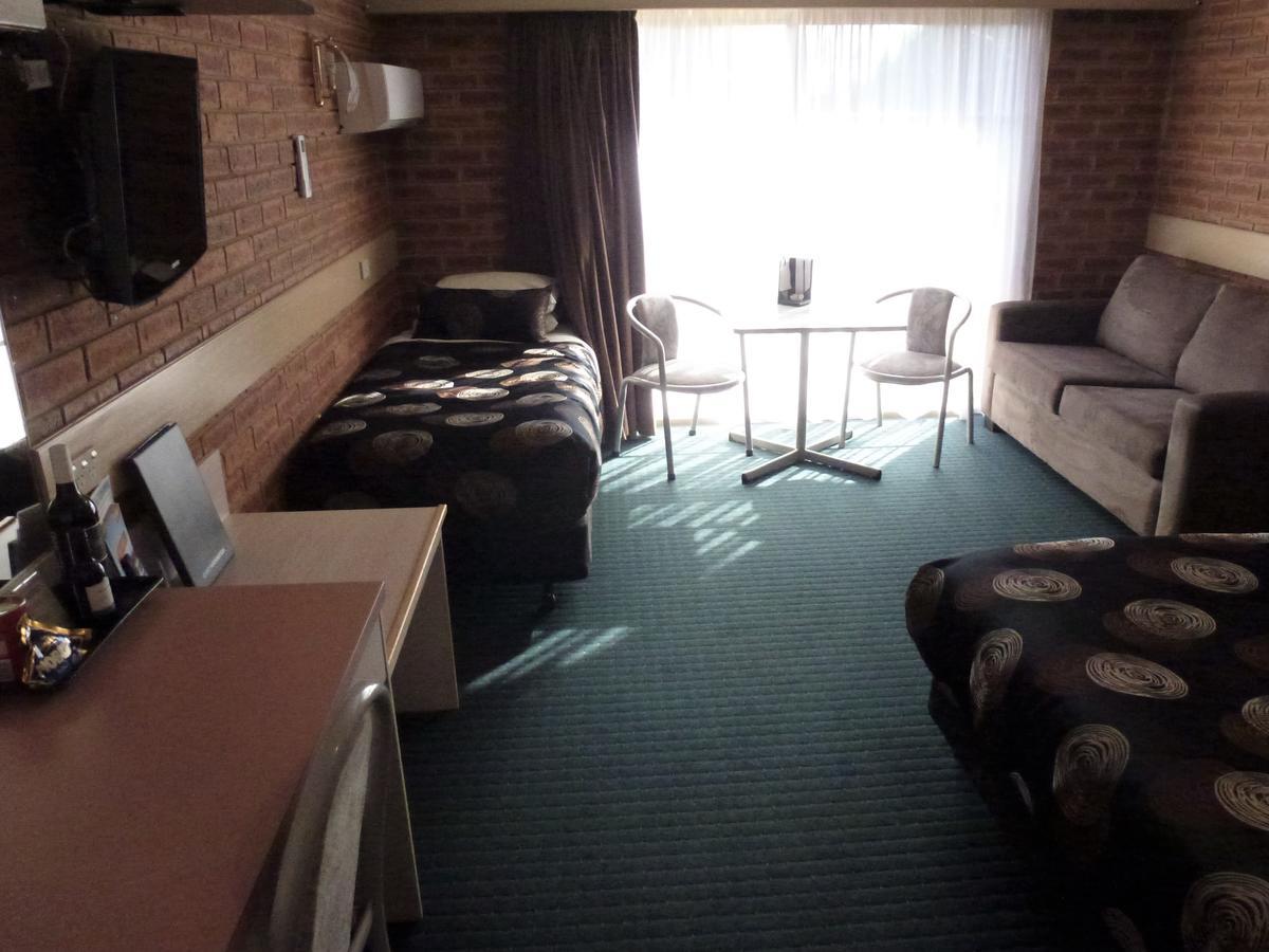 Colonial Motor Inn Bairnsdale Golden Chain Property ภายนอก รูปภาพ