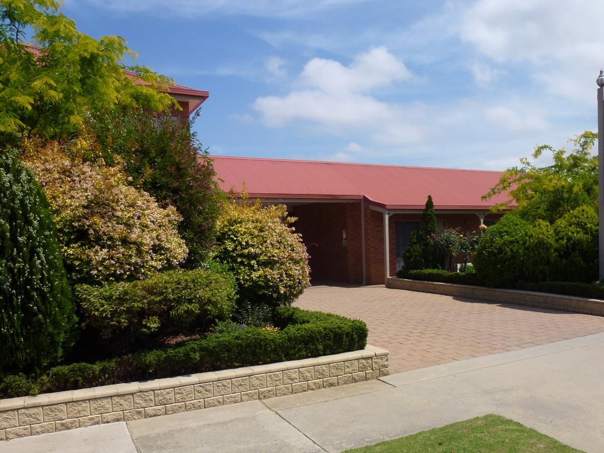 Colonial Motor Inn Bairnsdale Golden Chain Property ภายนอก รูปภาพ