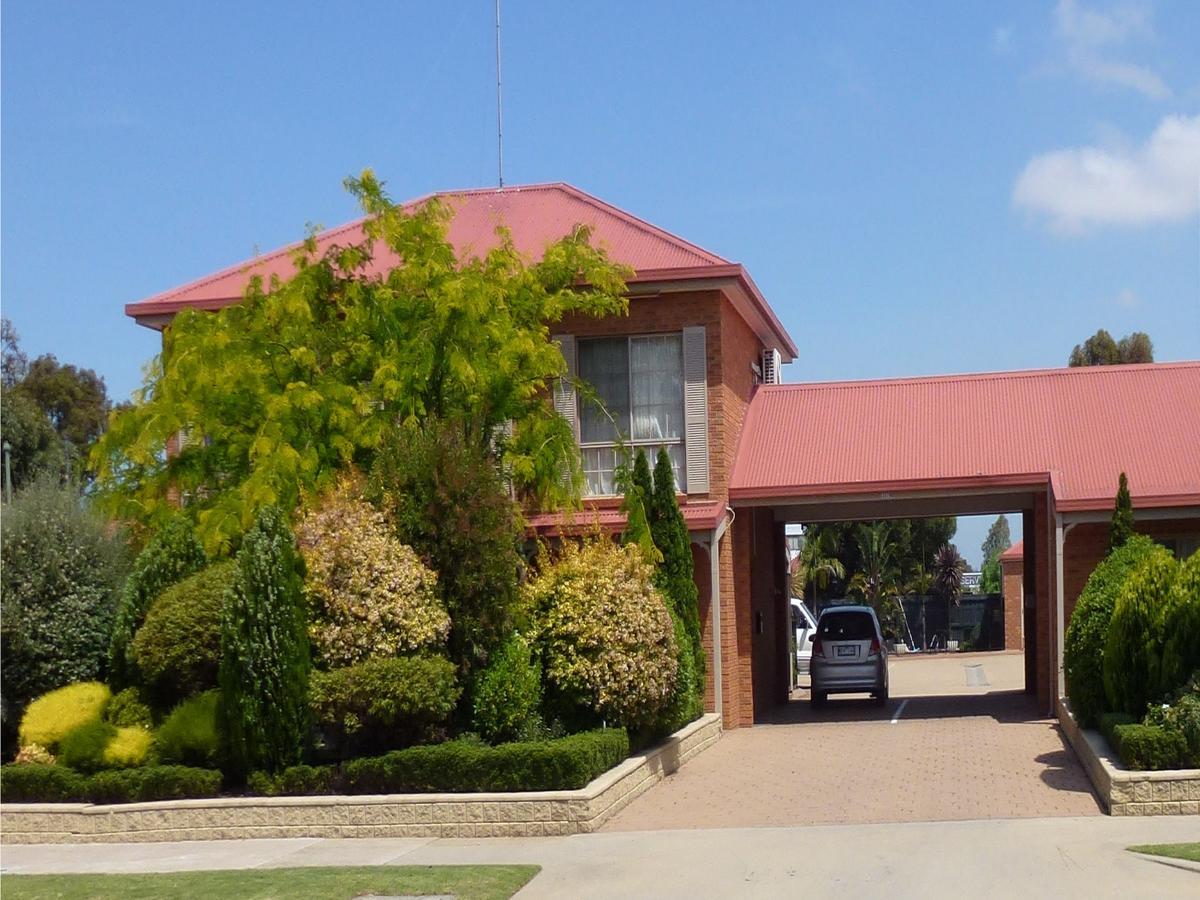 Colonial Motor Inn Bairnsdale Golden Chain Property ภายนอก รูปภาพ