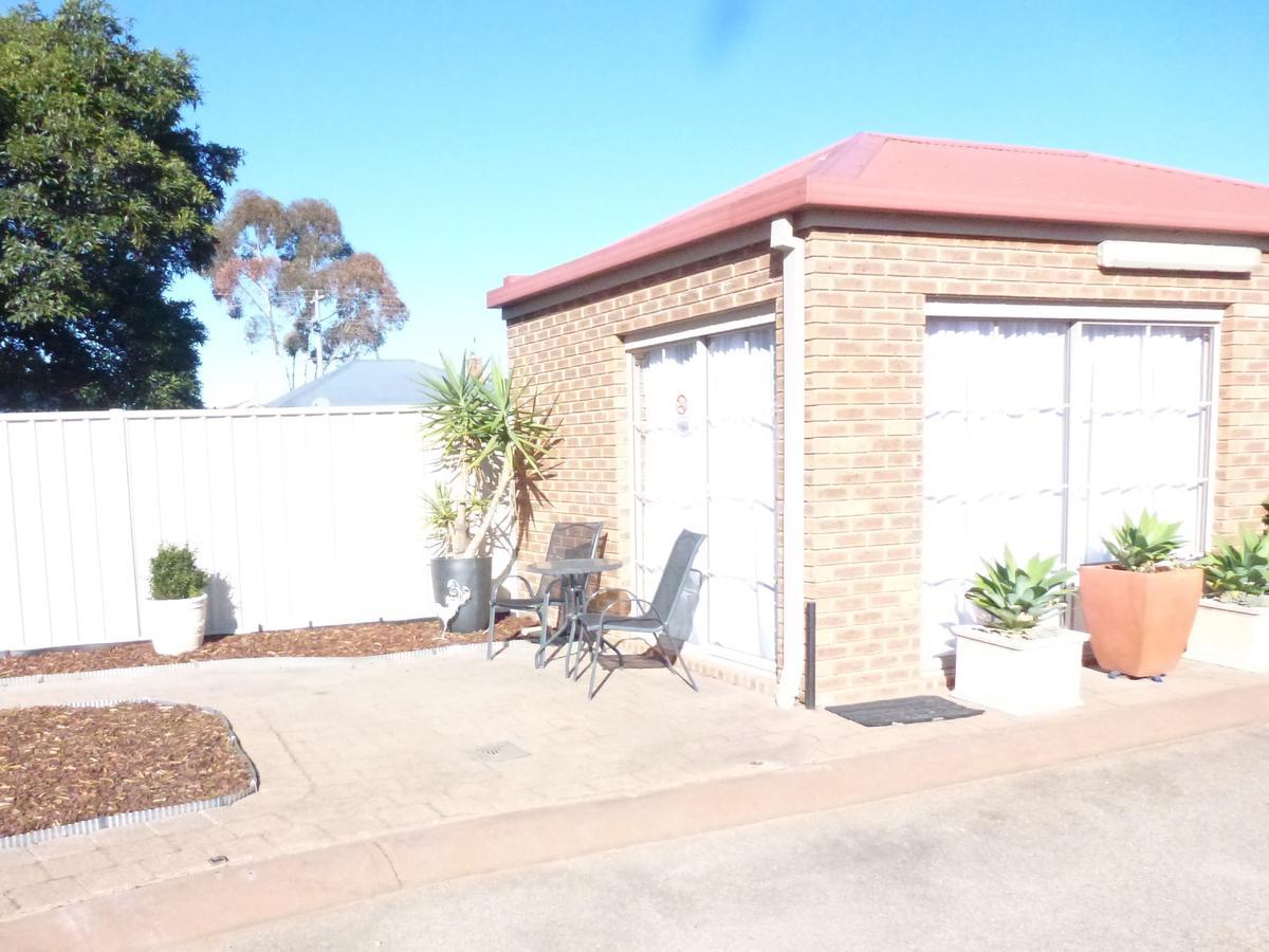 Colonial Motor Inn Bairnsdale Golden Chain Property ภายนอก รูปภาพ