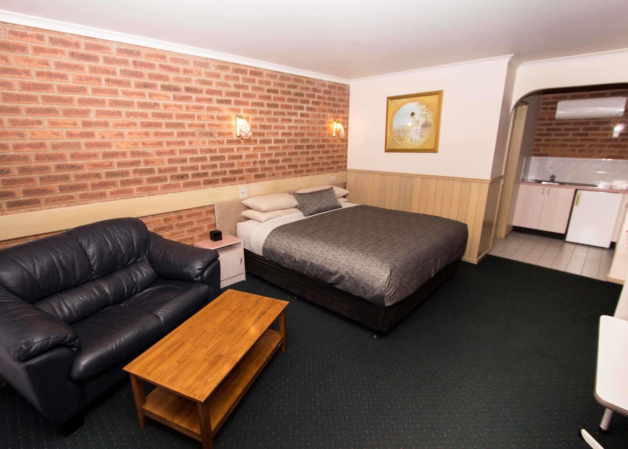Colonial Motor Inn Bairnsdale Golden Chain Property ภายนอก รูปภาพ