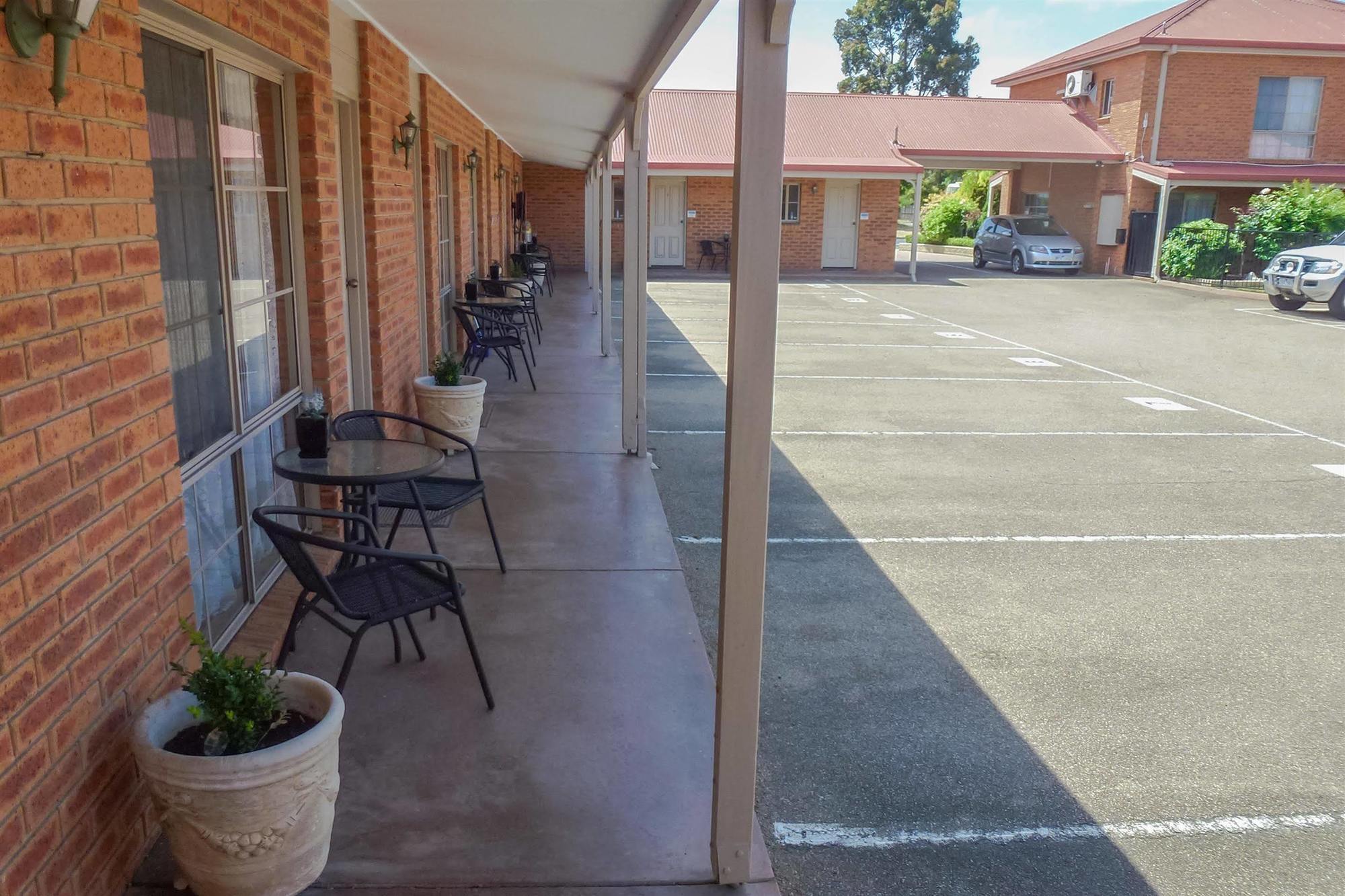 Colonial Motor Inn Bairnsdale Golden Chain Property ภายนอก รูปภาพ