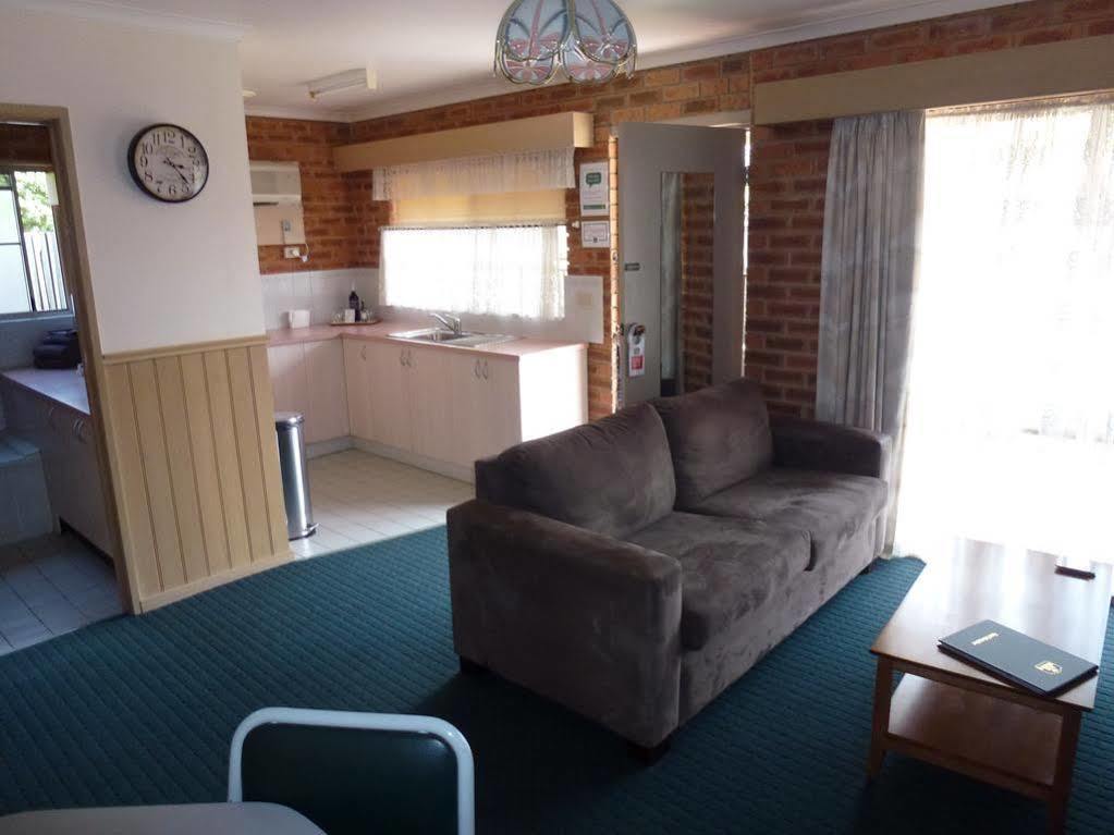 Colonial Motor Inn Bairnsdale Golden Chain Property ภายนอก รูปภาพ