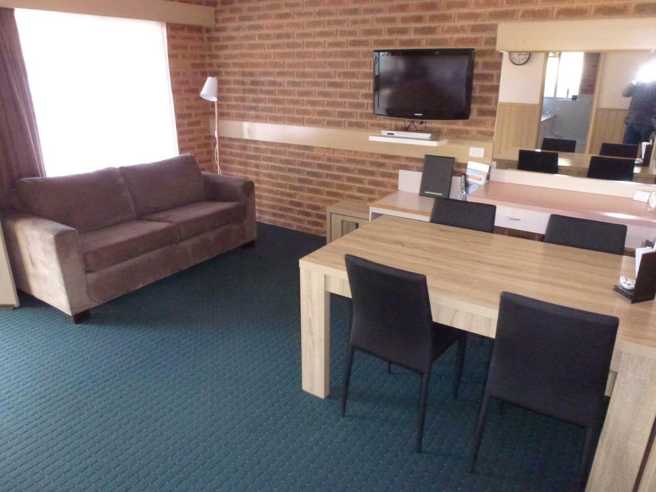 Colonial Motor Inn Bairnsdale Golden Chain Property ภายนอก รูปภาพ