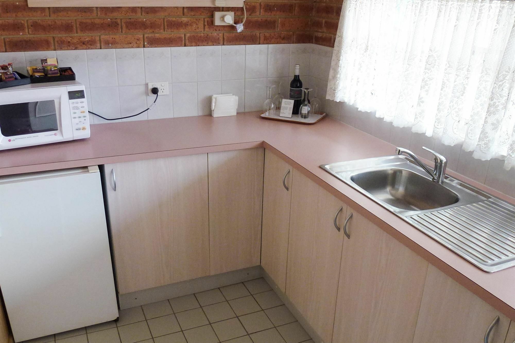 Colonial Motor Inn Bairnsdale Golden Chain Property ภายนอก รูปภาพ