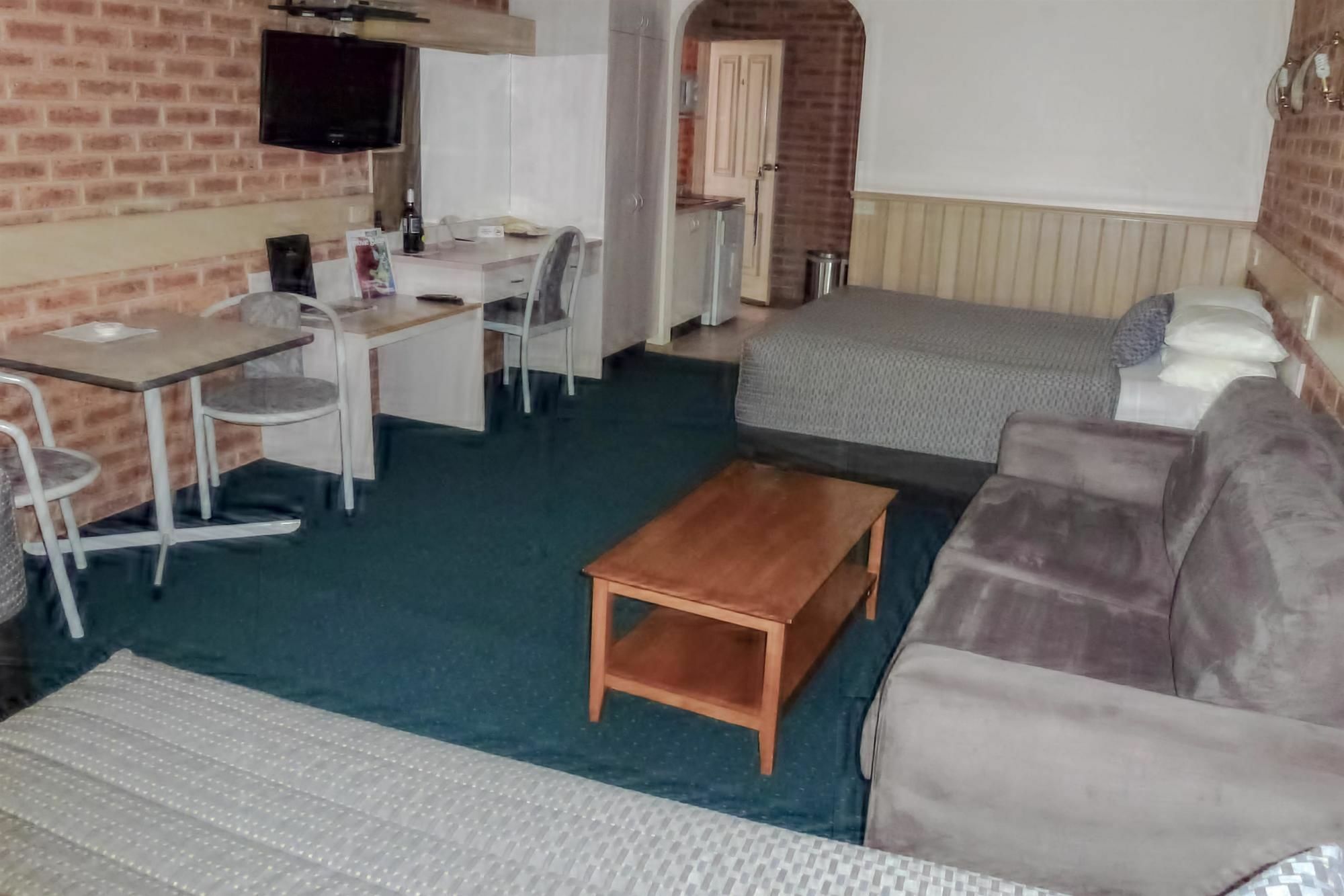 Colonial Motor Inn Bairnsdale Golden Chain Property ภายนอก รูปภาพ
