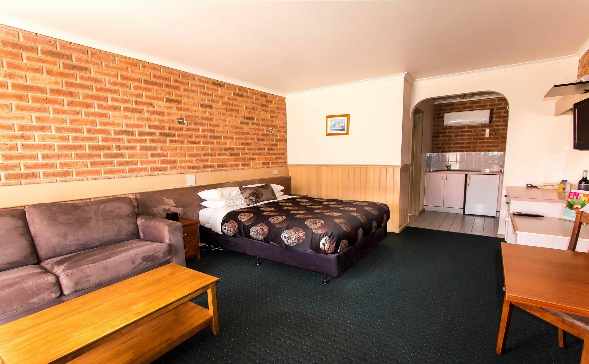 Colonial Motor Inn Bairnsdale Golden Chain Property ภายนอก รูปภาพ
