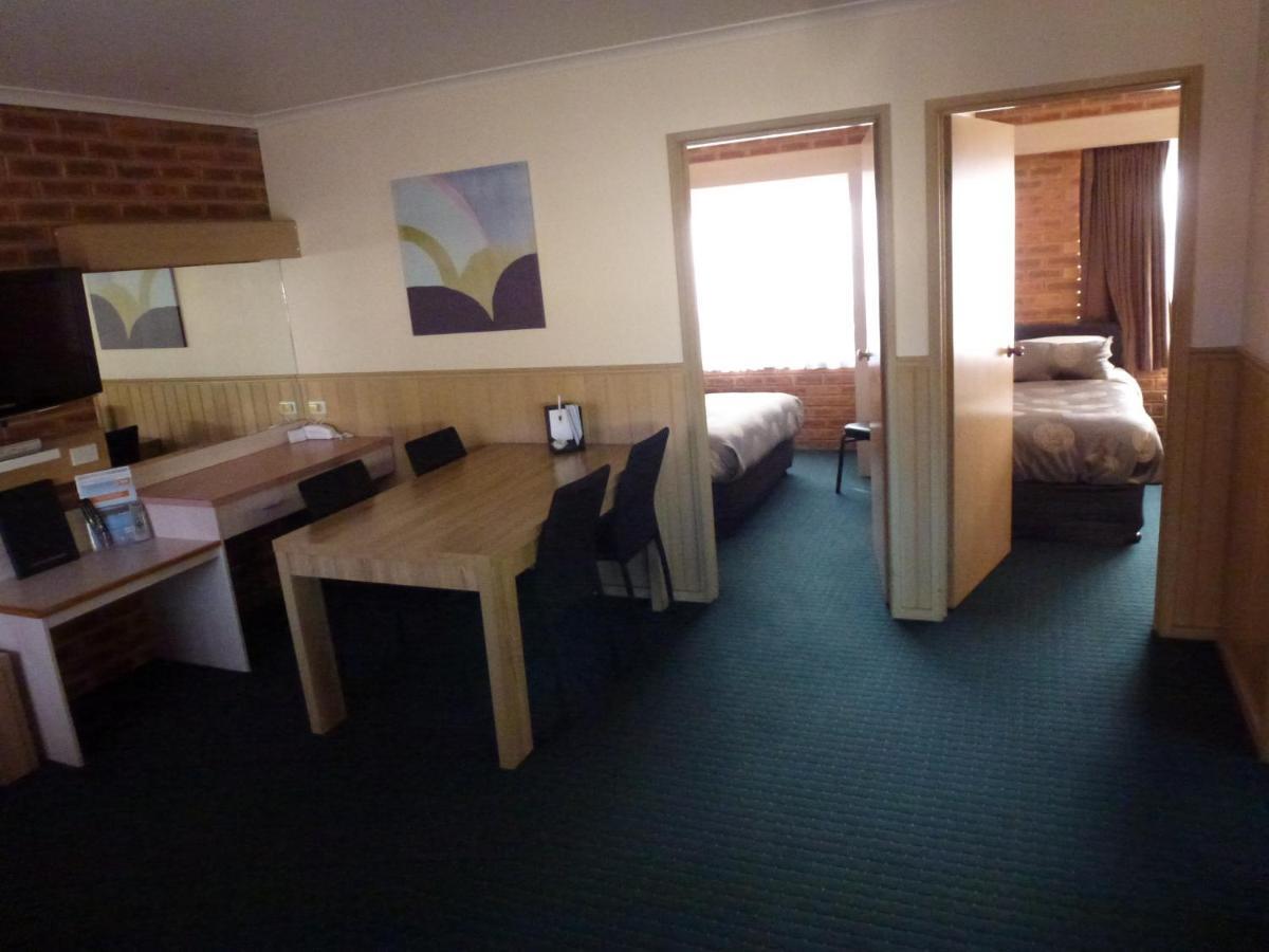 Colonial Motor Inn Bairnsdale Golden Chain Property ภายนอก รูปภาพ