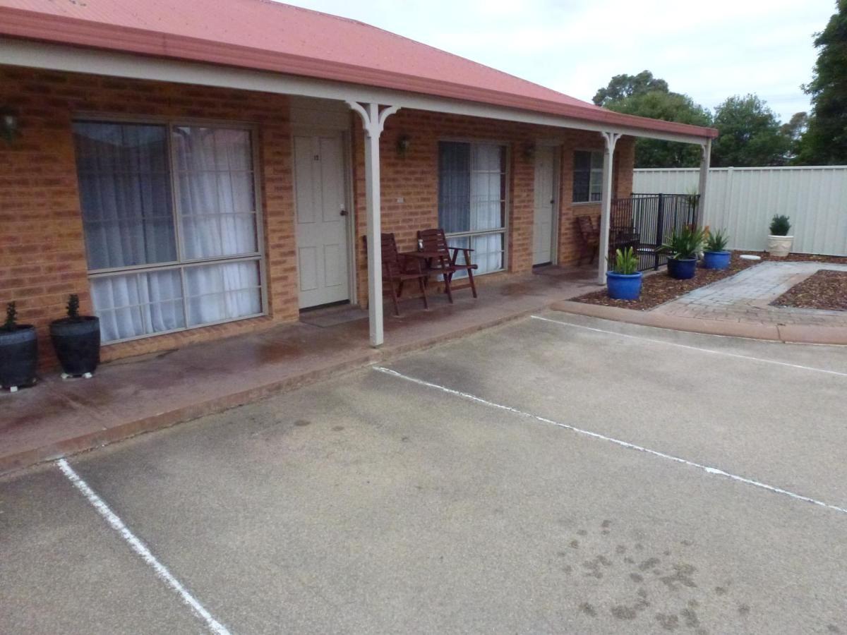 Colonial Motor Inn Bairnsdale Golden Chain Property ภายนอก รูปภาพ